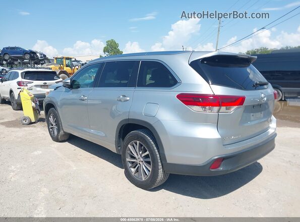 5TDKZRFH2JS287307 2018 TOYOTA HIGHLANDER Silver Rear left
