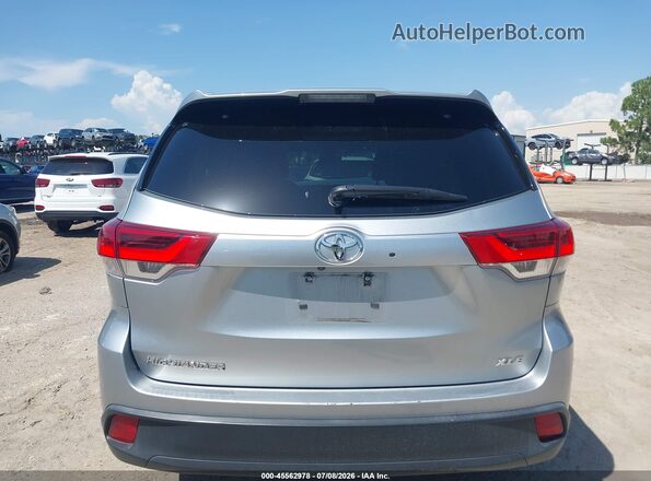5TDKZRFH2JS287307 2018 TOYOTA HIGHLANDER Silver 