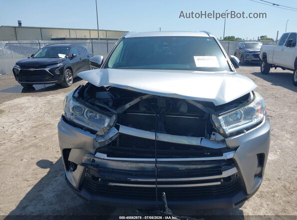 5TDKZRFH2JS287307 2018 TOYOTA HIGHLANDER Silver Instrument cluster view