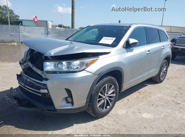 5TDKZRFH2JS287307 2018 TOYOTA HIGHLANDER Silver Front left