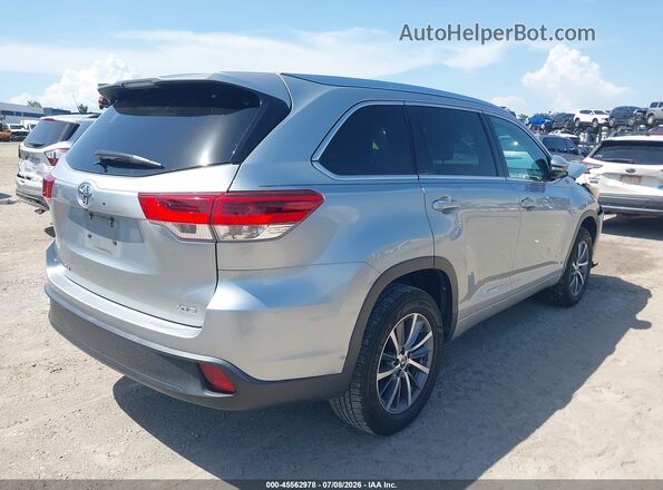 5TDKZRFH2JS287307 2018 TOYOTA HIGHLANDER Silver Rear right