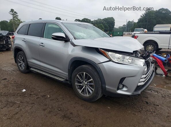 5TDKZRFH2JS538097 2018 TOYOTA HIGHLANDER Silver Front right