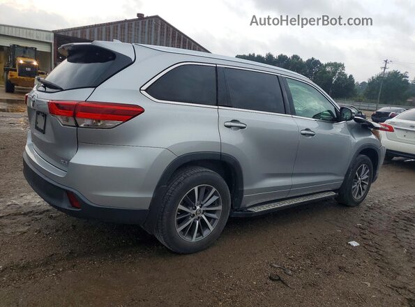 5TDKZRFH2JS538097 2018 TOYOTA HIGHLANDER Silver Rear right