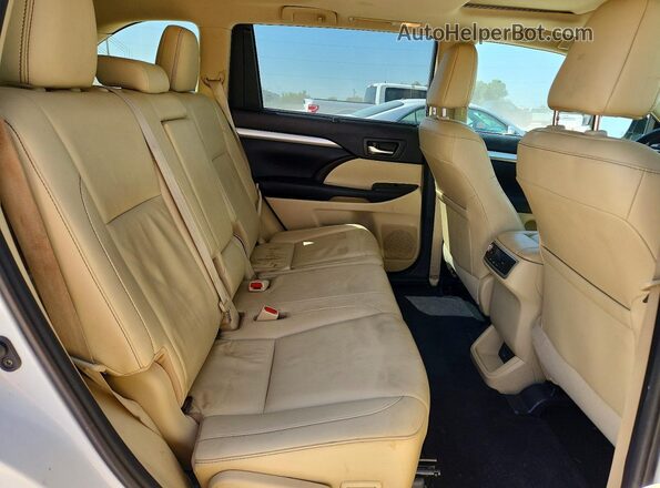 5TDKZRFH2KS369457 2019 TOYOTA HIGHLANDER White Vista interior trasera