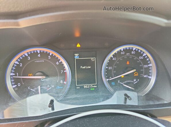 5TDKZRFH2KS369457 2019 TOYOTA HIGHLANDER White Vista del cuadro de instrumentos