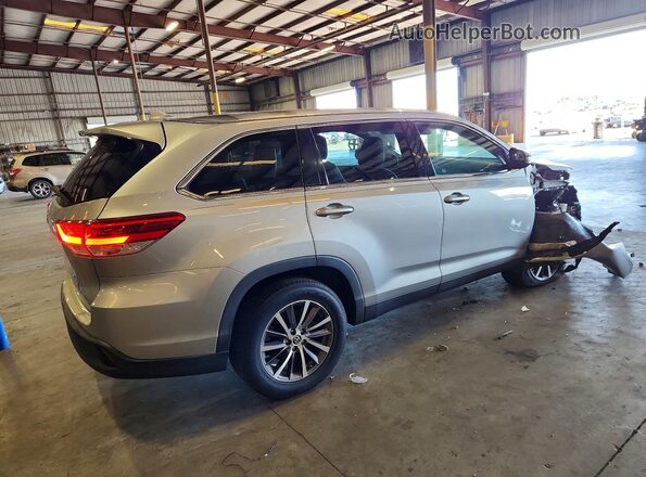 5TDKZRFH2KS552325 2019 TOYOTA HIGHLANDER Серебряный Задняя правая четверть