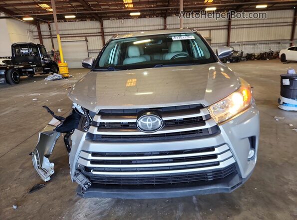 5TDKZRFH2KS552325 2019 TOYOTA HIGHLANDER Серебряный Вид спереди