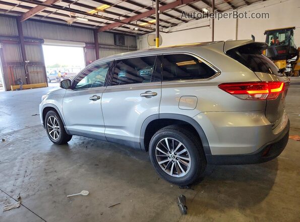 5TDKZRFH2KS552325 2019 TOYOTA HIGHLANDER Серебряный Задняя левая четверть