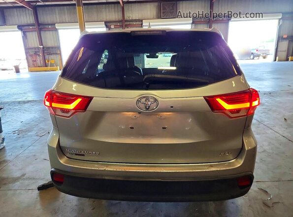 5TDKZRFH2KS552325 2019 TOYOTA HIGHLANDER Серебряный Вид сзади