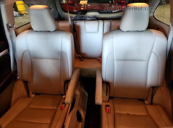 5TDKZRFH2KS552325 2019 TOYOTA HIGHLANDER Серебряный Вид задних сидений