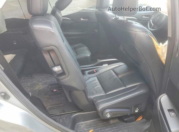 5TDKZRFH3HS520055 2017 TOYOTA HIGHLANDER Silver Widok tylnych siedzeń