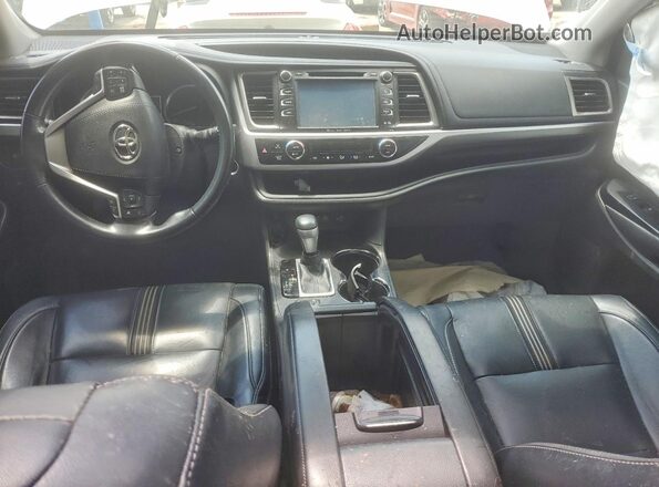 5TDKZRFH3HS520055 2017 TOYOTA HIGHLANDER Silver Widok deski rozdzielczej