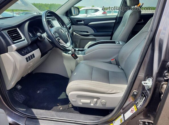 5TDKZRFH3JS280219 2018 TOYOTA HIGHLANDER Gray Widok wnętrza z przodu