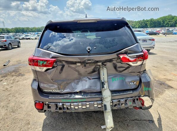 5TDKZRFH3JS280219 2018 TOYOTA HIGHLANDER Gray Widok z tyłu