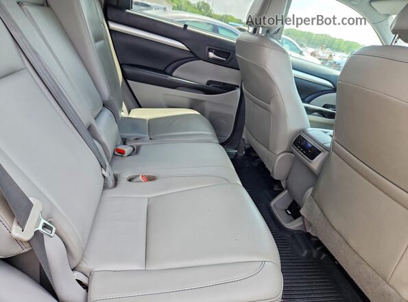 5TDKZRFH3JS280219 2018 TOYOTA HIGHLANDER Gray Widok wnętrza z tyłu
