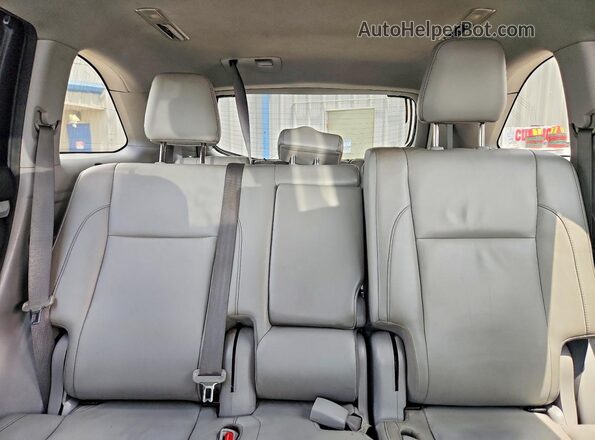 5TDKZRFH3JS280219 2018 TOYOTA HIGHLANDER Gray Widok tylnych siedzeń