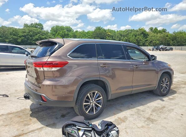 5TDKZRFH3KS345426 2019 TOYOTA HIGHLANDER Tan Trasero derecho