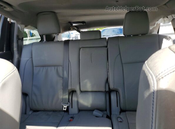 5TDKZRFH3KS361285 2019 TOYOTA HIGHLANDER Blue Widok tylnych siedzeń