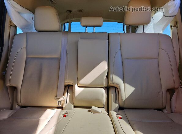 5TDKZRFH3KS565021 2019 TOYOTA HIGHLANDER White Widok tylnych siedzeń