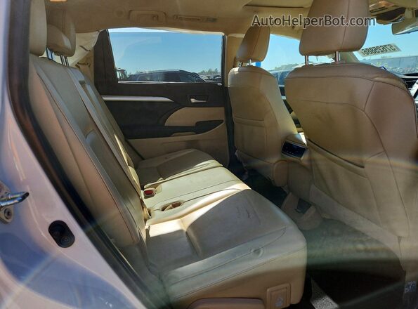 5TDKZRFH3KS565021 2019 TOYOTA HIGHLANDER White Widok wnętrza z tyłu