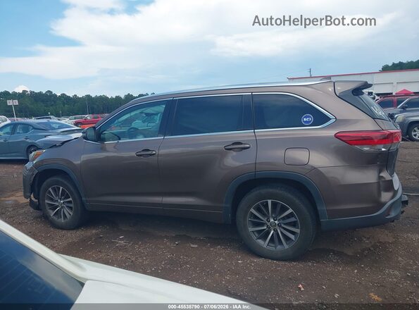 5TDKZRFH4JS260836 2018 TOYOTA HIGHLANDER Brown Панорамний вид салону 360°