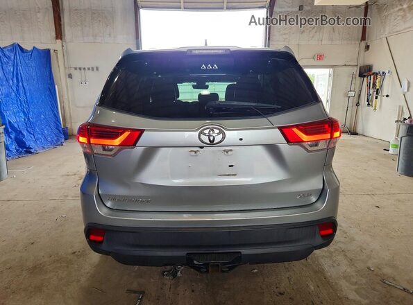 5TDKZRFH4JS529725 2018 TOYOTA HIGHLANDER White Rear view