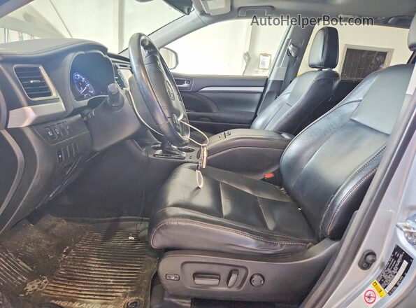 5TDKZRFH4JS529725 2018 TOYOTA HIGHLANDER White Front interior view