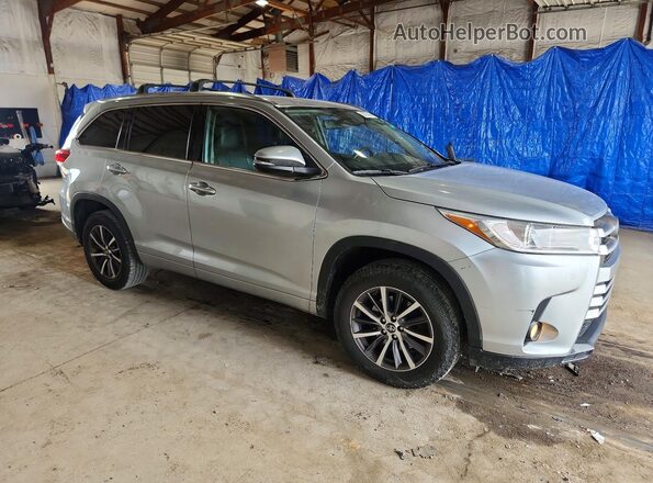 5TDKZRFH4JS529725 2018 TOYOTA HIGHLANDER White Front right