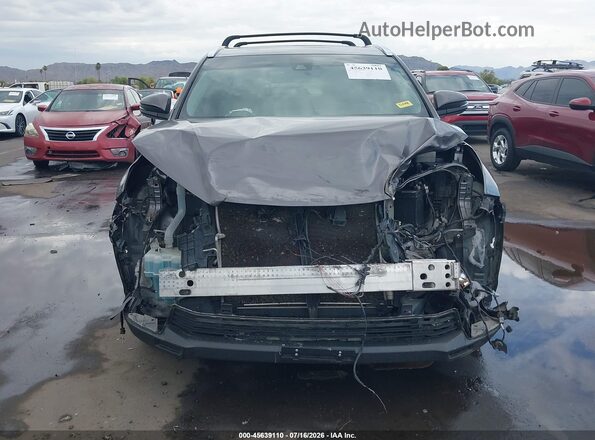 5TDKZRFH4JS547612 2018 TOYOTA HIGHLANDER Gray Rear interior view