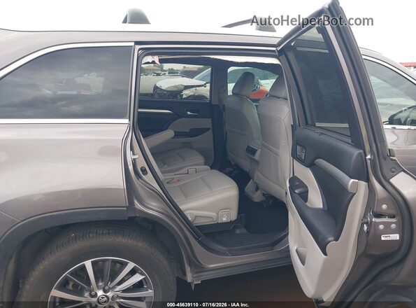 5TDKZRFH4JS547612 2018 TOYOTA HIGHLANDER Gray VIN sticker view