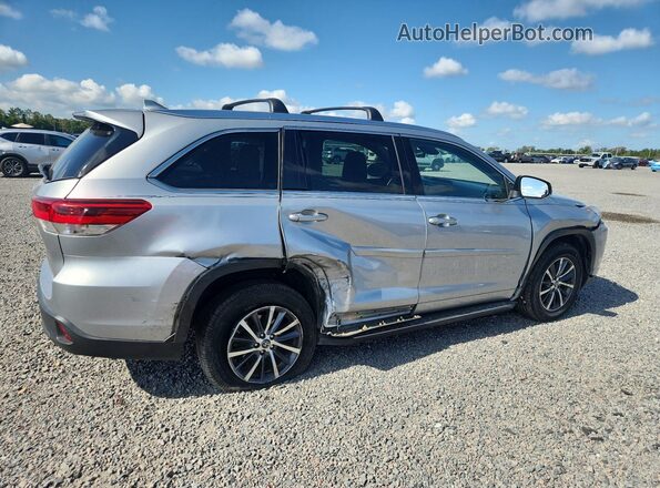 5TDKZRFH5HS189804 2017 TOYOTA HIGHLANDER Серебряный Задняя правая четверть