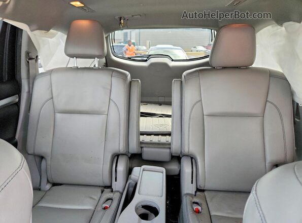 5TDKZRFH5HS194873 2017 TOYOTA HIGHLANDER Silver Հետևի նստատեղերի տեսք