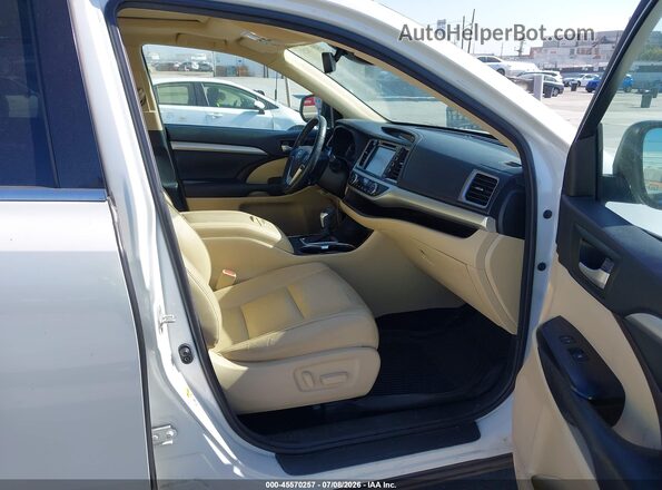 5TDKZRFH5HS518873 2017 TOYOTA HIGHLANDER White Front interior view