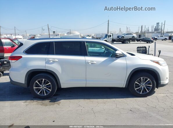 5TDKZRFH5HS518873 2017 TOYOTA HIGHLANDER White Rear interior view