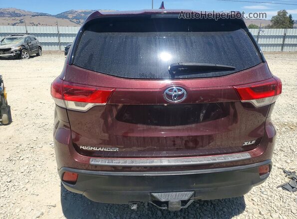 5TDKZRFH5JS260781 2018 TOYOTA HIGHLANDER Red Rear view