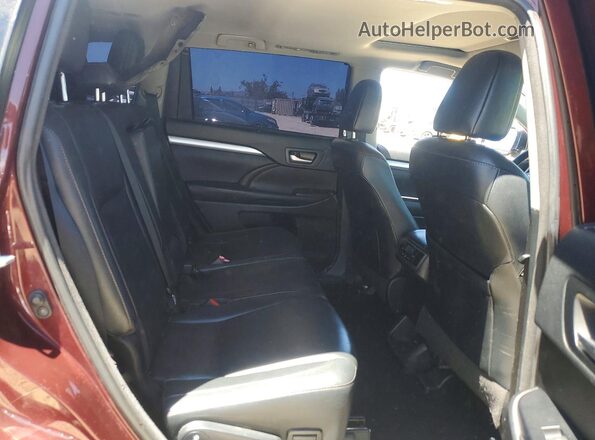 5TDKZRFH5JS260781 2018 TOYOTA HIGHLANDER Red Rear interior view