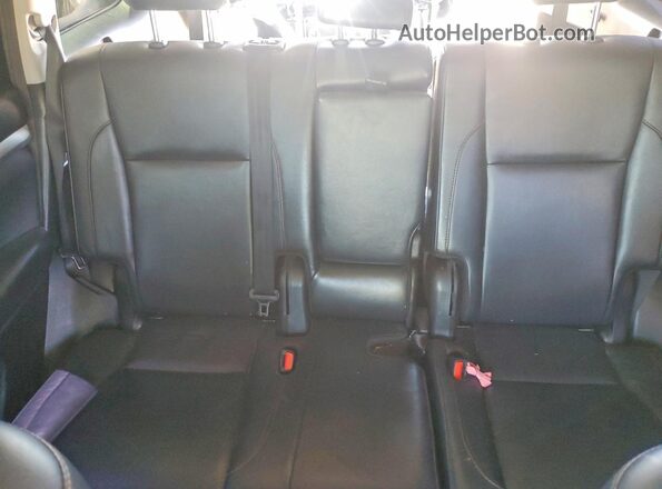 5TDKZRFH5JS260781 2018 TOYOTA HIGHLANDER Red Rear seats view