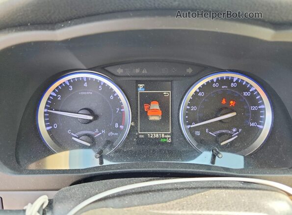 5TDKZRFH5JS538174 2018 TOYOTA HIGHLANDER White Vista del cuadro de instrumentos