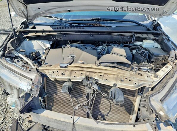 5TDKZRFH5JS538174 2018 TOYOTA HIGHLANDER White Vista interior trasera