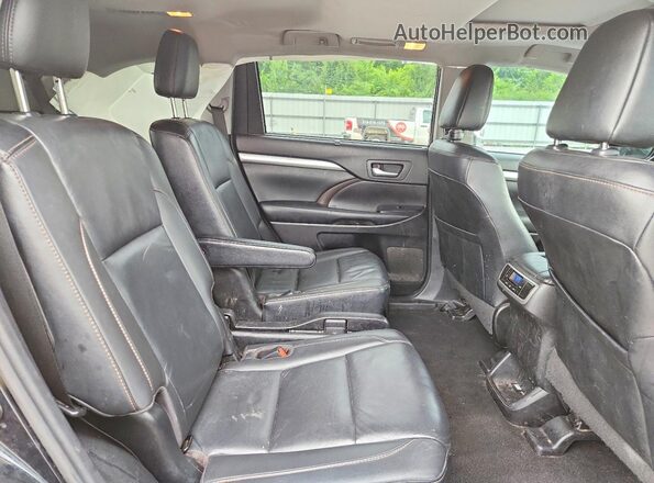 5TDKZRFH5KS563318 2019 TOYOTA HIGHLANDER Black Вид задньої частини салону