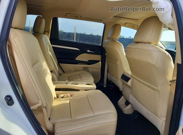 5TDKZRFH6HS520907 2017 TOYOTA HIGHLANDER Белый Вид задней части салона