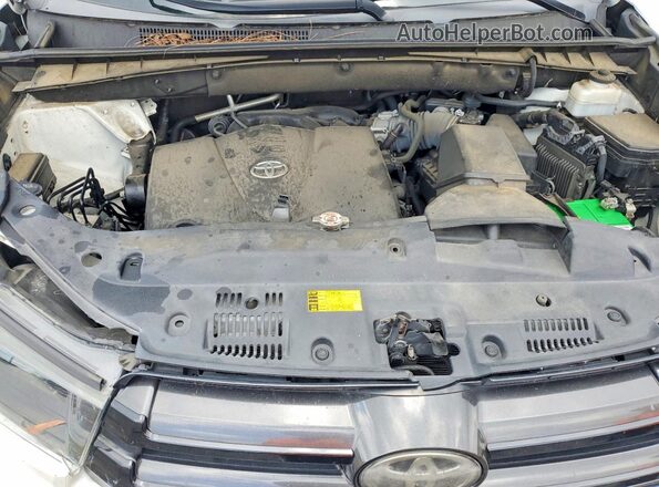 5TDKZRFH6KS314381 2019 TOYOTA HIGHLANDER White Widok wnętrza z tyłu