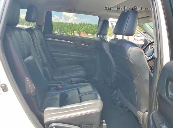 5TDKZRFH6KS314381 2019 TOYOTA HIGHLANDER White Widok tylnych siedzeń