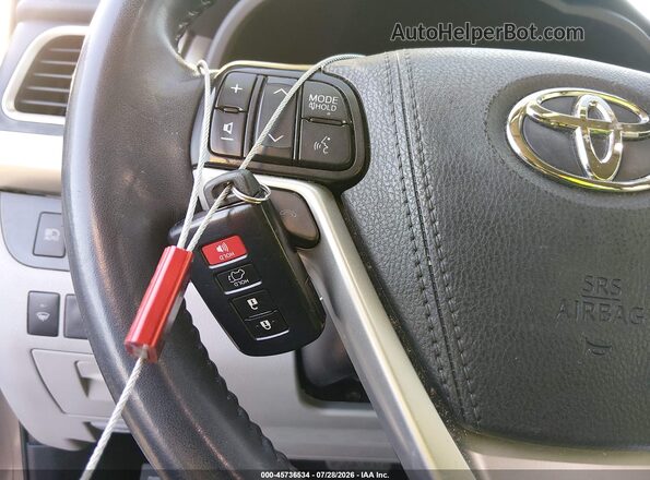 5TDKZRFH6KS562758 2019 TOYOTA HIGHLANDER Серый Вид панели приборов