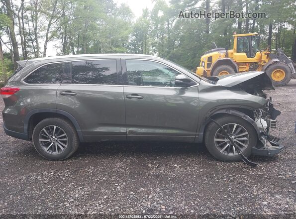 5TDKZRFH7HS208563 2017 TOYOTA HIGHLANDER Gray Widok wnętrza z tyłu