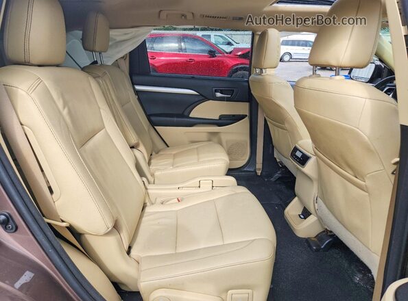5TDKZRFH7JS289019 2018 TOYOTA HIGHLANDER Brown Rear interior view