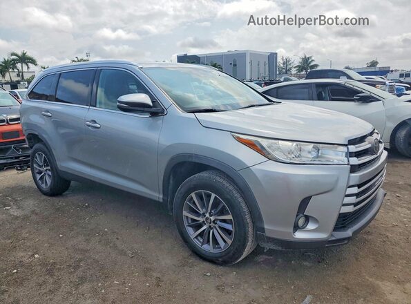5TDKZRFH7KS332243 2019 TOYOTA HIGHLANDER Silver Przód prawy