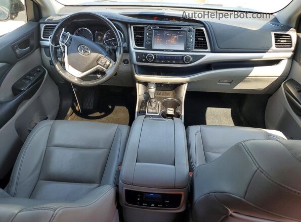 5TDKZRFH7KS333036 2019 TOYOTA HIGHLANDER Blue Widok deski rozdzielczej