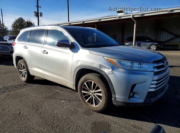 5TDKZRFH8HS511044 2017 TOYOTA HIGHLANDER Silver Delantero derecho