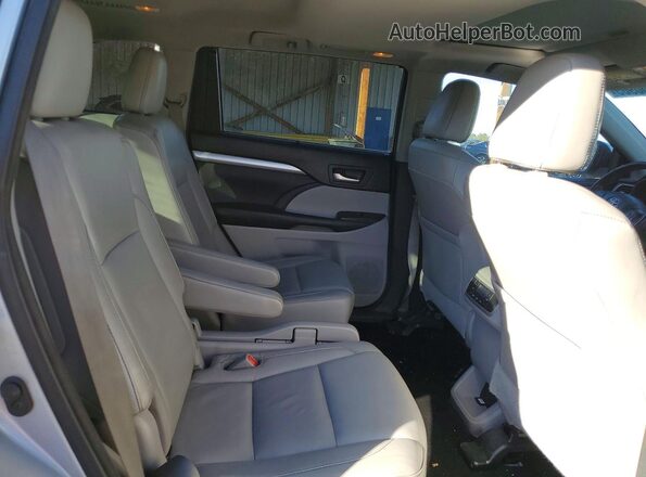 5TDKZRFH8HS511044 2017 TOYOTA HIGHLANDER Silver Vista de los asientos traseros